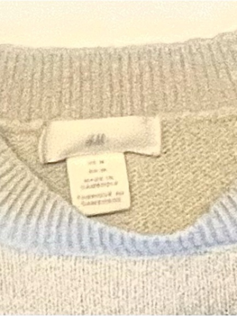 H & M Sweater - M
Colour Block - Picture 3 of 6